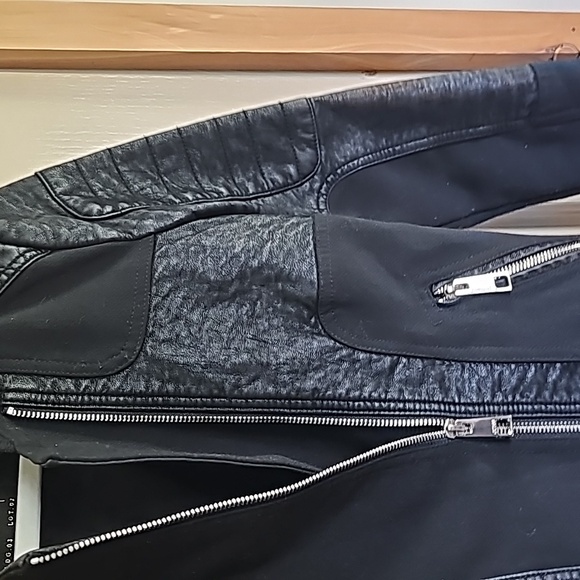 Vintage Guess Women's Jacket Small Black Faux Leather Full Zip Motorcycle Jacket - Picture 3 of 8